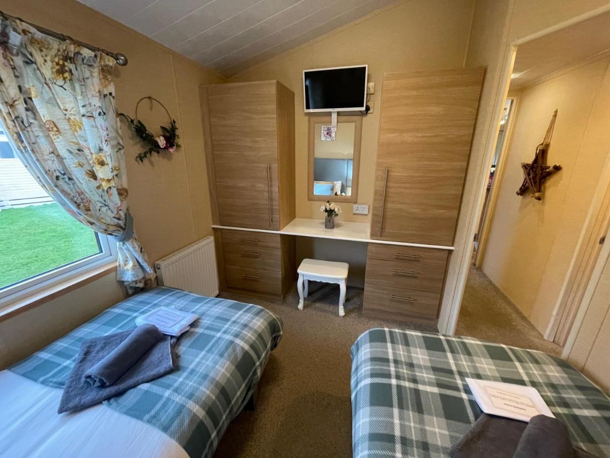 Luxury Lakeside Lodge L1 With Hot Tub Situated At Tattershall Lakes Country Park Esterno foto