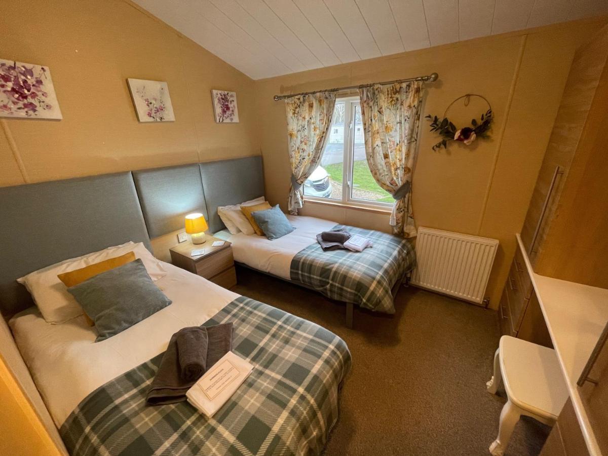 Luxury Lakeside Lodge L1 With Hot Tub Situated At Tattershall Lakes Country Park Esterno foto