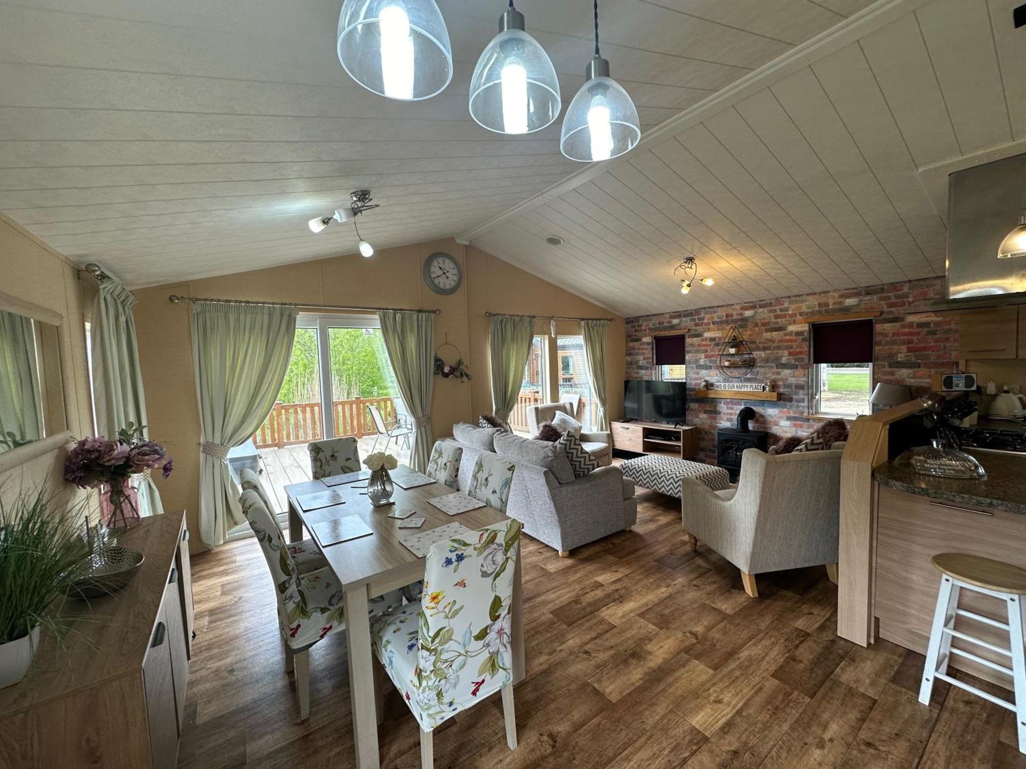 Luxury Lakeside Lodge L1 With Hot Tub Situated At Tattershall Lakes Country Park Esterno foto