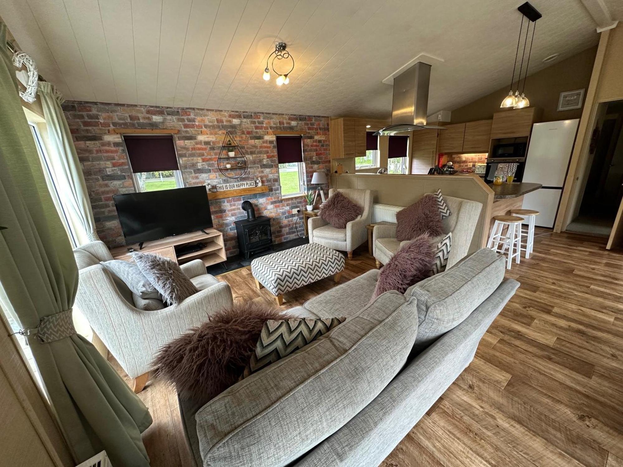 Luxury Lakeside Lodge L1 With Hot Tub Situated At Tattershall Lakes Country Park Esterno foto
